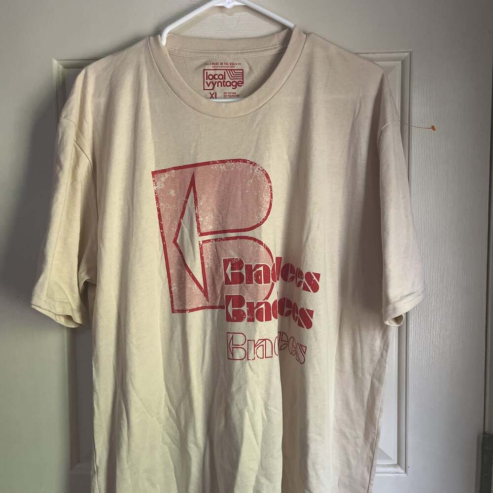 VINTAGE Bradlees Tshirt.